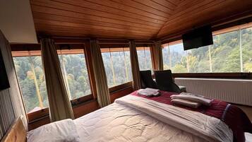 Free cribs/infant beds, free WiFi, bed sheets