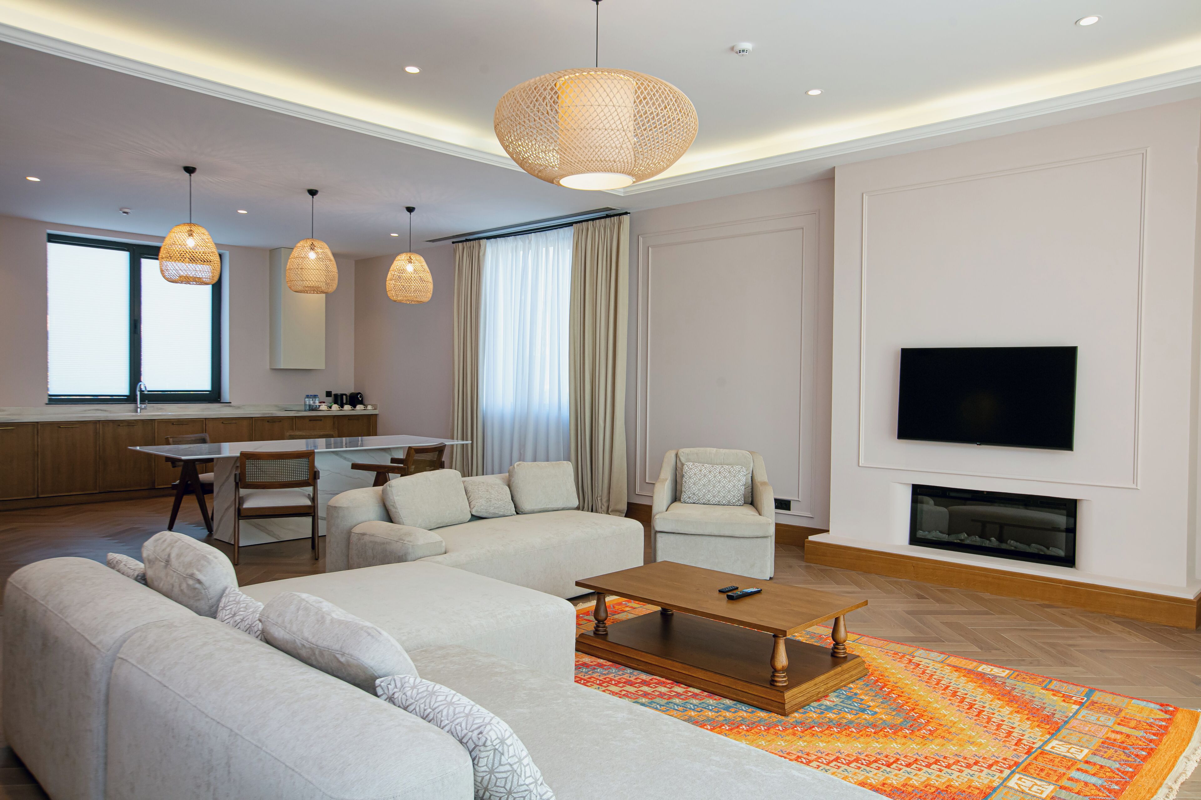 Comfort Villa, Mountain View | Living area | 55-inch Smart TV with satellite channels