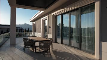 Comfort Villa, Mountain View | Teres/patio
