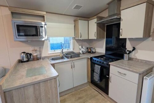 Elegant Caravan Home – Hayling Island, Hampshire, UK