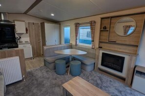 Dining - Elegant Caravan Home – Hayling Island, Hampshire, UK (Hayling Island)
