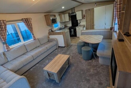 Elegant Caravan Home – Hayling Island, Hampshire, UK