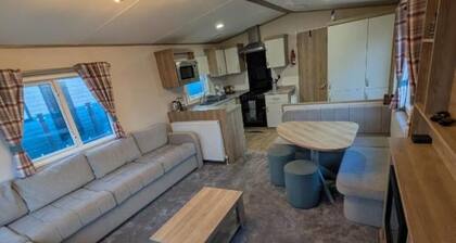 Elegant Caravan Home – Hayling Island, Hampshire, UK