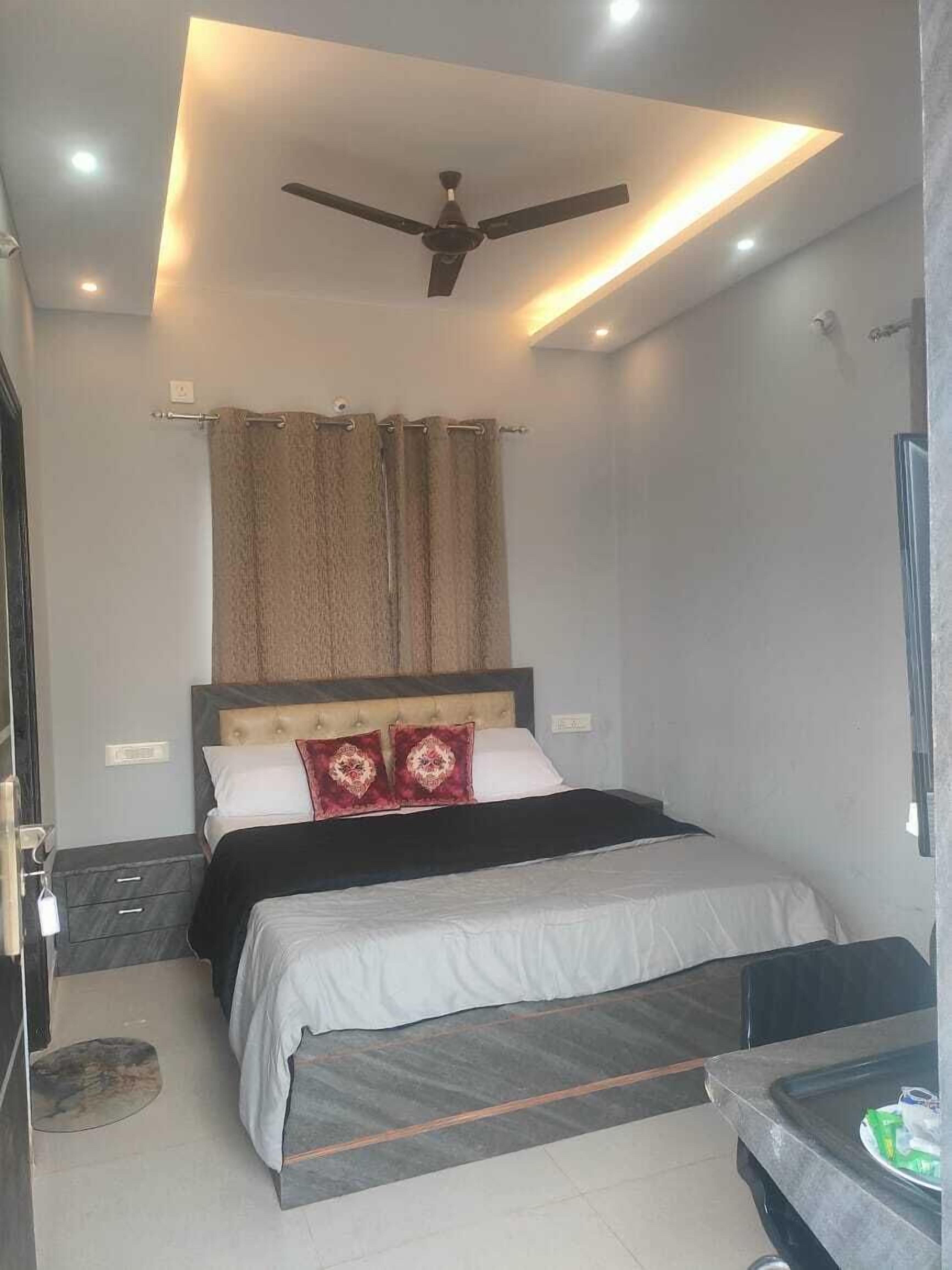 Comfort Double Room, Garden View | Desk, free WiFi