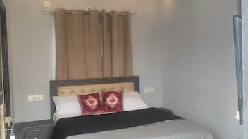 Comfort Double Room, Garden View | Desk, free WiFi