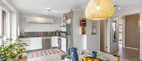 Frigorífic, microones i rentaplats