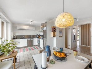 Fridge, microwave, dishwasher, cookware/dishes/utensils