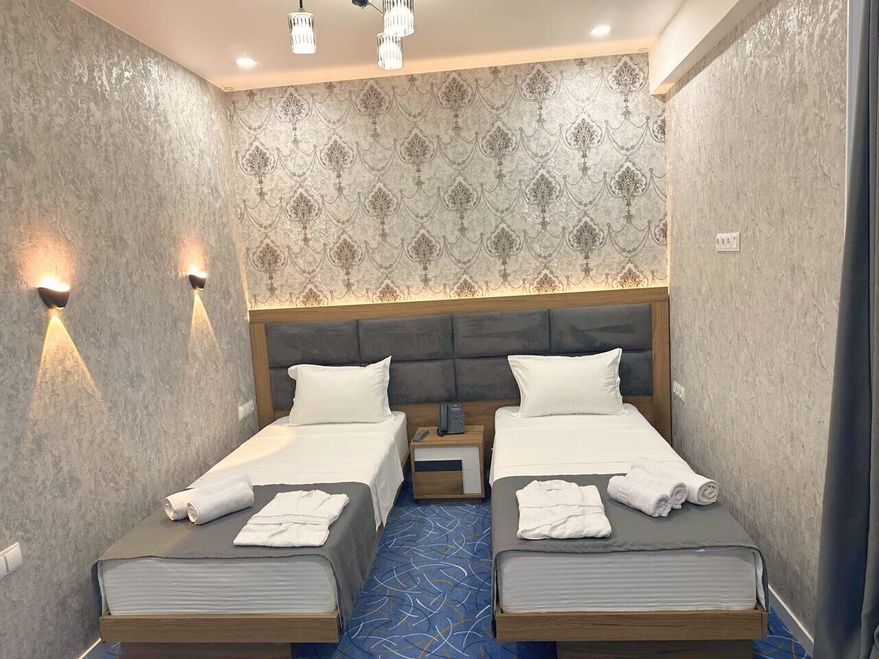 双床房, 阳台, 城市景观 | 办公桌、隔音、熨斗/熨板、免费 WiFi