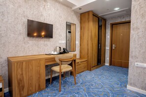 Double Room, Balcony, City View | Desk, soundproofing, iron/ironing board, free WiFi