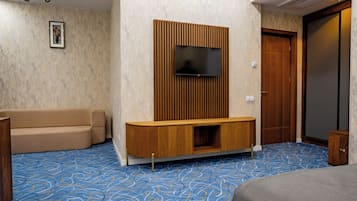 Superior Suite, Balcony | Desk, soundproofing, iron/ironing board, free WiFi