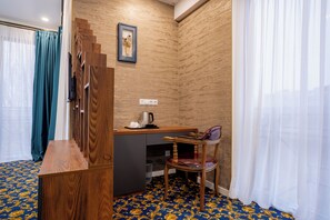 Deluxe Double Room | Desk, soundproofing, iron/ironing board, free WiFi