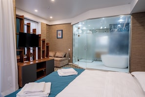 Deluxe Double Room | Desk, soundproofing, iron/ironing board, free WiFi