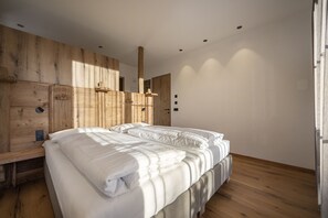 Free WiFi, bed sheets - 120C Tieja Panoramic Lodge (Selva di Val Gardena)