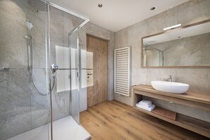 Shower, bidet, towels