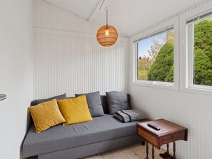 Televisión y chimenea 