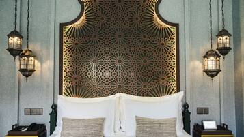 Villa de lujo, 1 habitación, vistas a la piscina | Ropa de cama hipoalergénica, minibar, caja fuerte y cortinas opacas