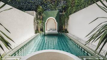 Kolam renang outdoor