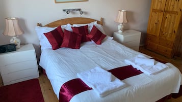 4 bedrooms, iron/ironing board, free WiFi, bed sheets