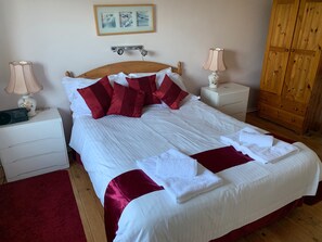 4 عدّة غرف نوم ومكواة/لوح كي وواي فاي مجانًا وملاءات أسرّة