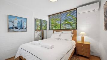 2 bedrooms, iron/ironing board, WiFi, bed sheets