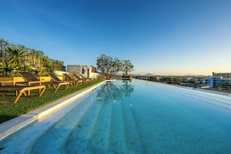 Rooftop pool. HOMA Chalong Bay