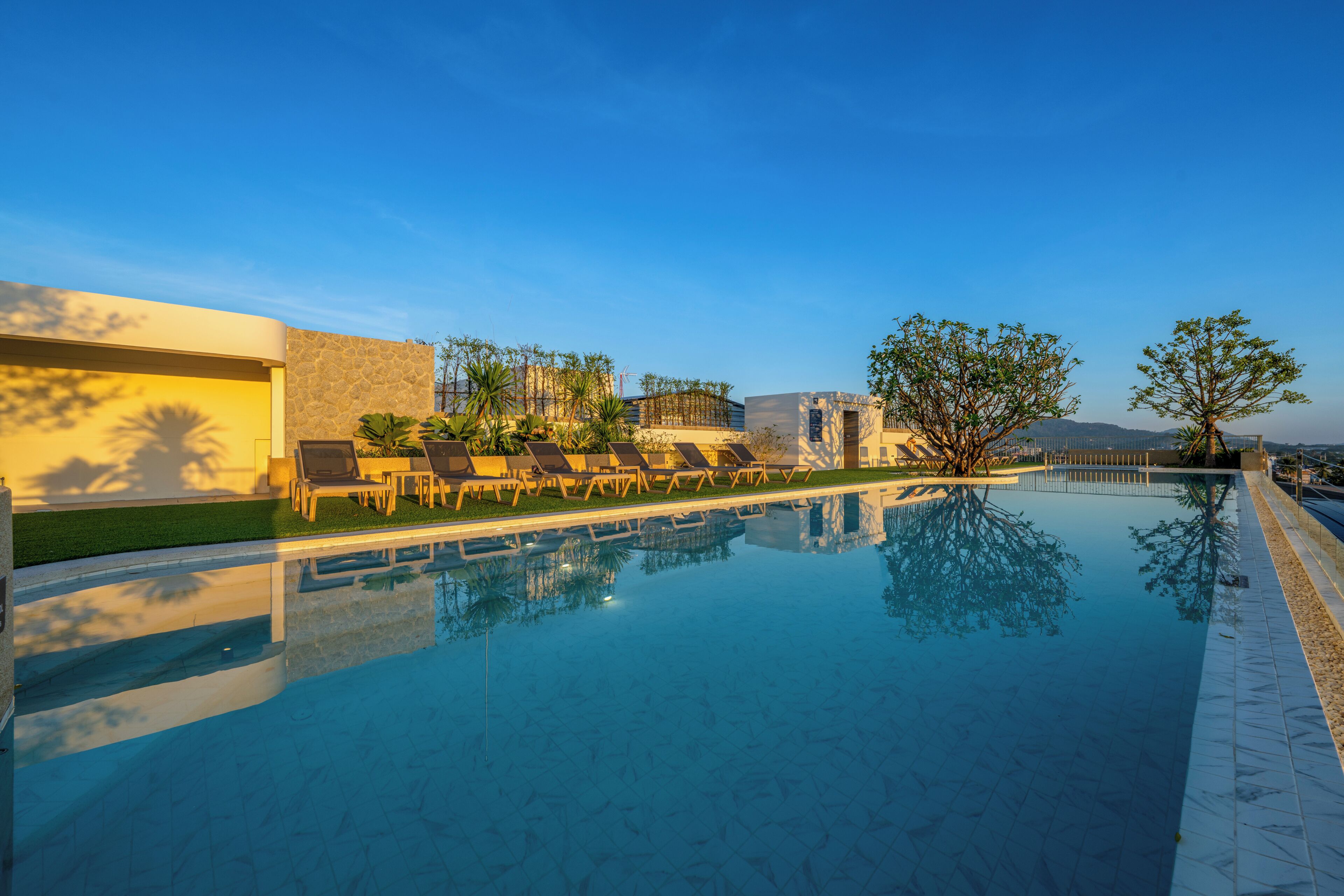 Rooftop pool