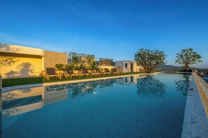 Rooftop pool - HOMA Chalong Bay (Chalong)