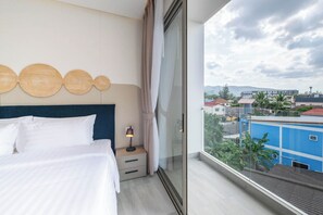 经典开间 | 办公桌、免费 WiFi