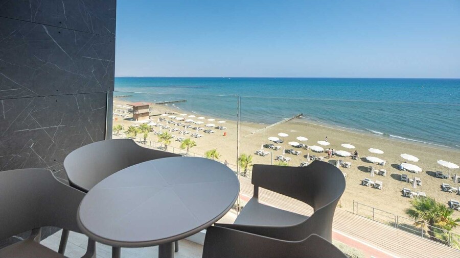 Dinglis Beach Hotel Apartments