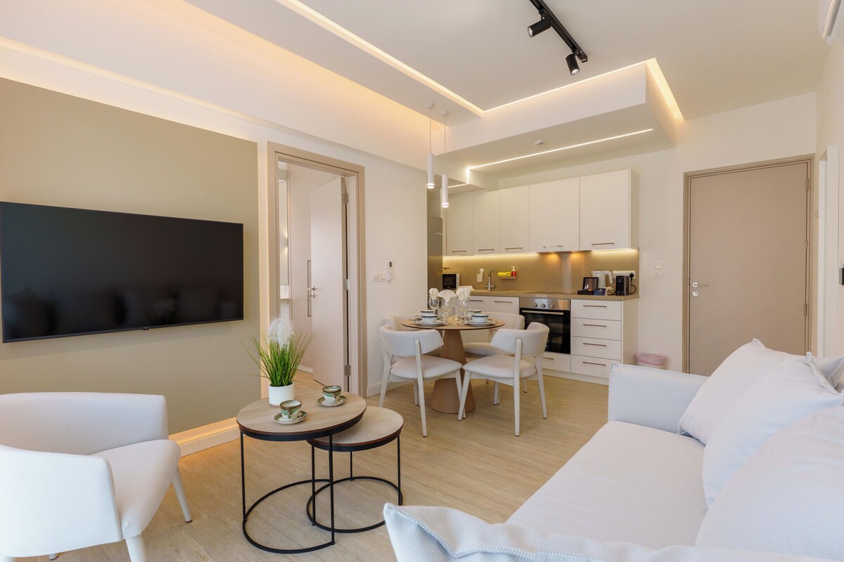 Deluxe Apartment, Balcony, Partial Sea View | Hypo-allergenic bedding available, memory foam beds, in-room safe