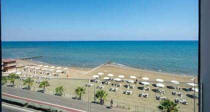 Dinglis Beach Hotel Apartments