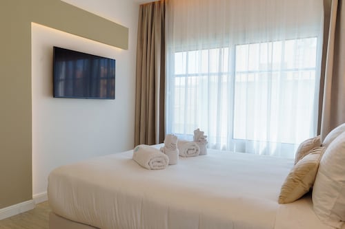 Dinglis Beach Hotel Suites