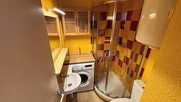 Een douche, toiletpapier