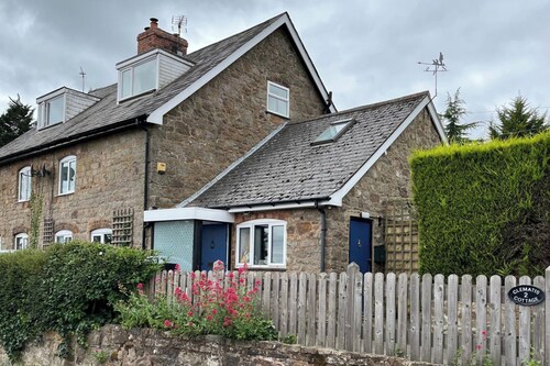 Central 1-bed - Sleeps 2 - Pet Friendly w Garden