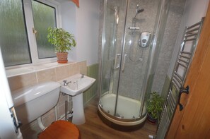 Buồng tắm vòi sen, khăn tắm 