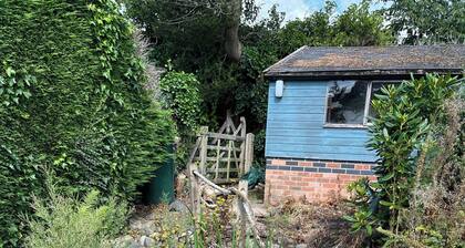 Central 1-bed - Sleeps 2 - Pet Friendly w Garden