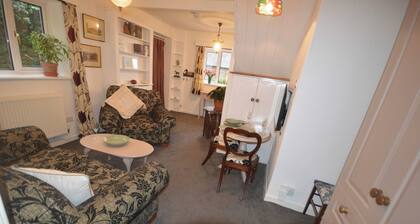 Central 1-bed - Sleeps 2 - Pet Friendly w Garden