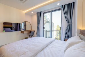 Deluxe Double Room, Balcony | Free WiFi - LUMIA HOTEL (Ho Chi Minh City)