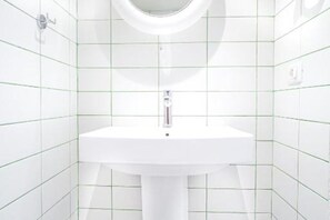 Shower, towels, toilet paper