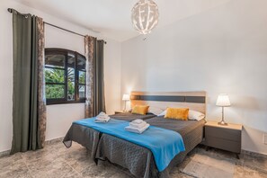 3 bedrooms, iron/ironing board, WiFi, bed sheets - Vacation Villa 'Casa Paraiso' with Mountain View, Private Terrace and Wi-Fi (San Bartolomé)