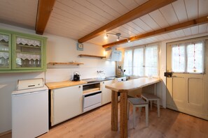 Réfrigérateur, four, plaque de cuisson, lave-vaisselle