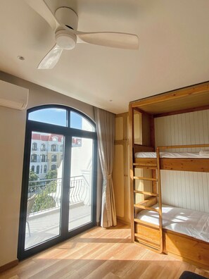 6 bedrooms, iron/ironing board, free WiFi, bed sheets