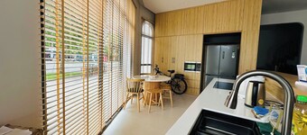 Spacious Family Lodge near the beach / 6 bedrooms, full kitchen, sleep 18