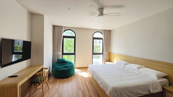 6 bedrooms, iron/ironing board, free WiFi, bed sheets