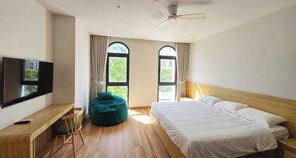 Spacious Family Lodge near the beach / 6 bedrooms, full kitchen, sleep 18