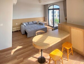 Smart TV, table tennis