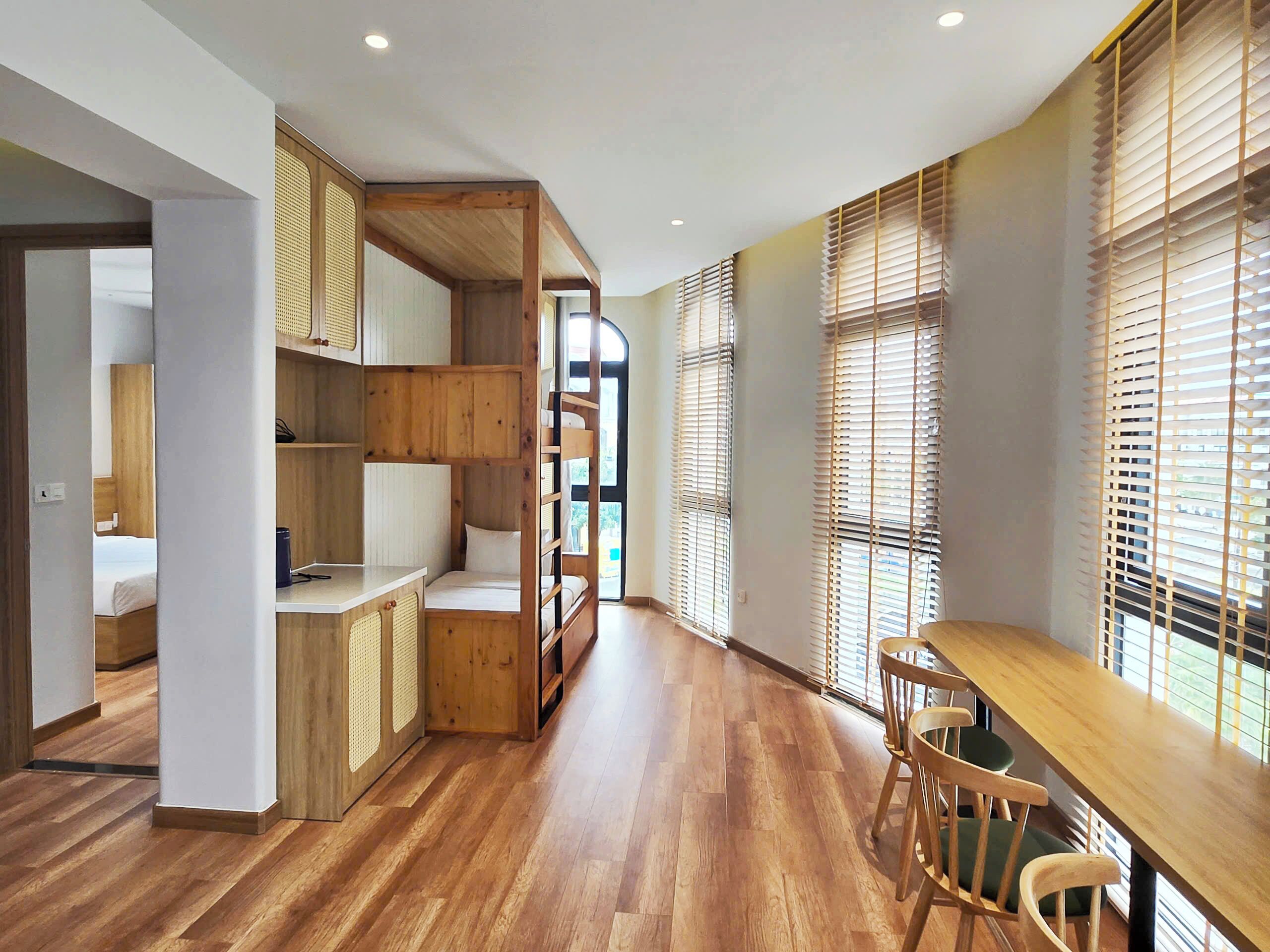 6 bedrooms, iron/ironing board, free WiFi, bed sheets