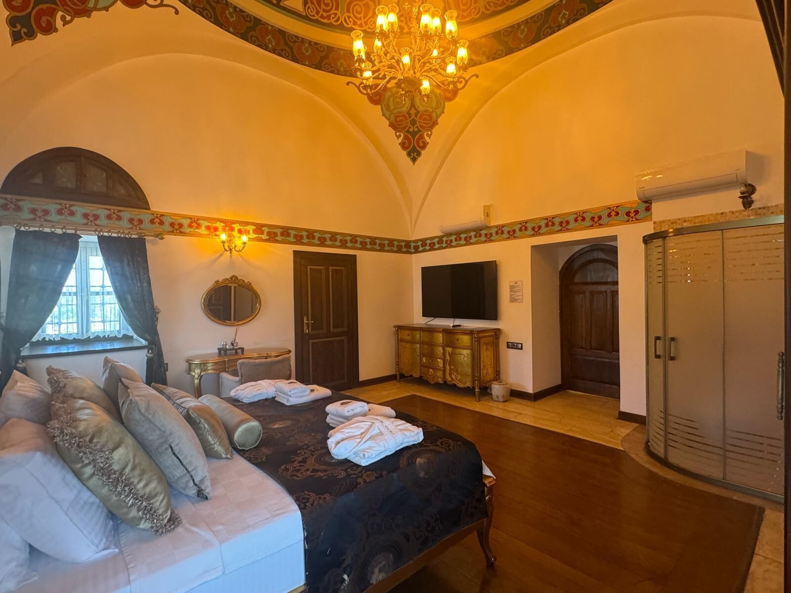 Elite Room | Premium bedding, down duvets, in-room safe, individually decorated