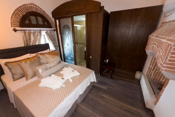 Habitación familiar | Ropa de cama de alta calidad, edredones de plumas, caja fuerte