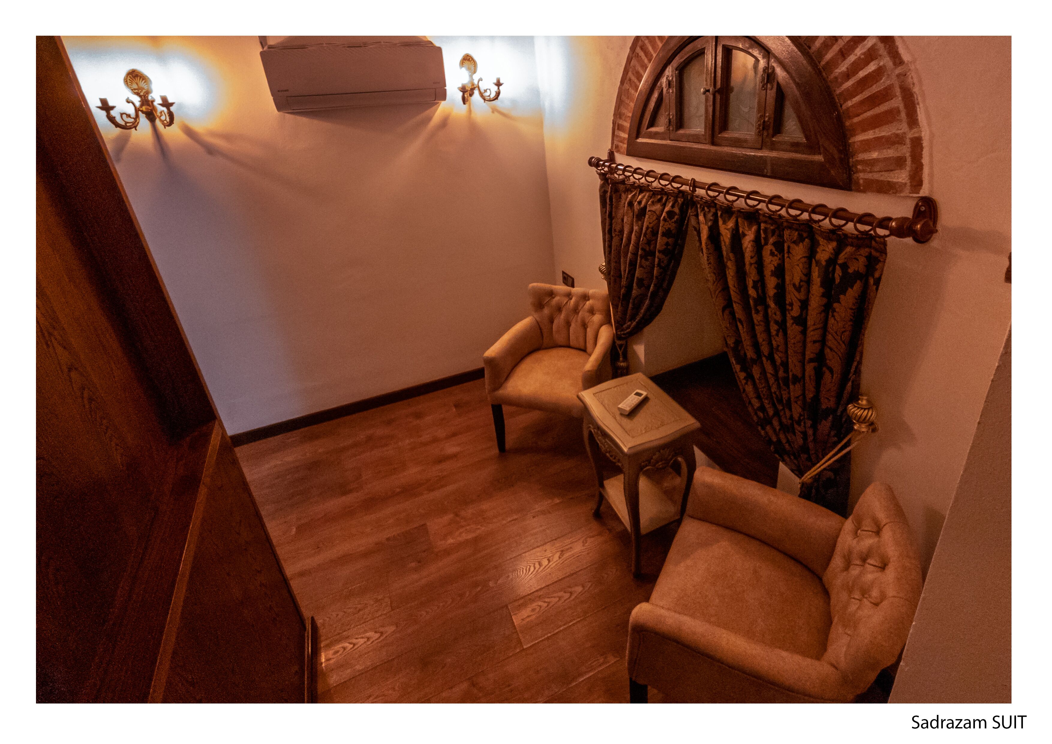 Phòng hạng Business | Bộ đồ giường cao cấp, chăn bông, két bảo mật tại phòng 